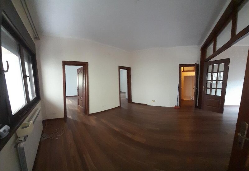 Piata Muncii- Decebal, vila 400mp,12 camere, curte 200mp