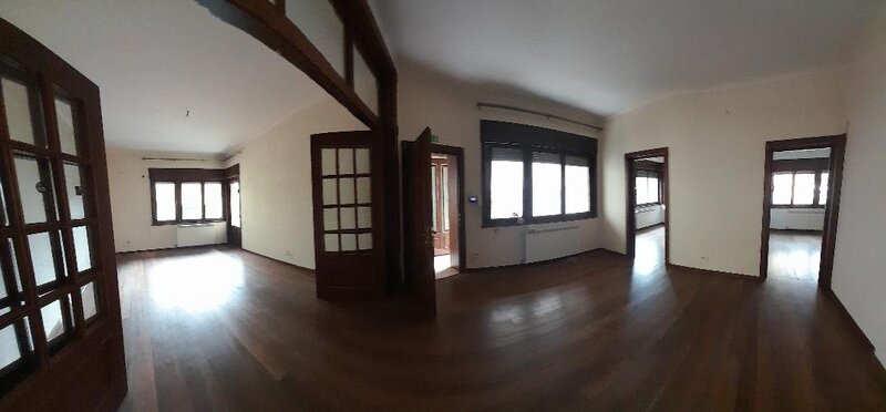 Piata Muncii- Decebal, vila 400mp,12 camere, curte 200mp