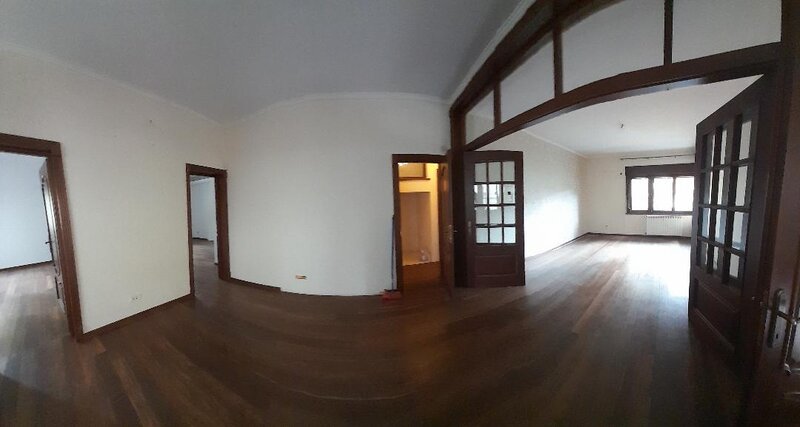 Piata Muncii- Decebal, vila 400mp,12 camere, curte 200mp