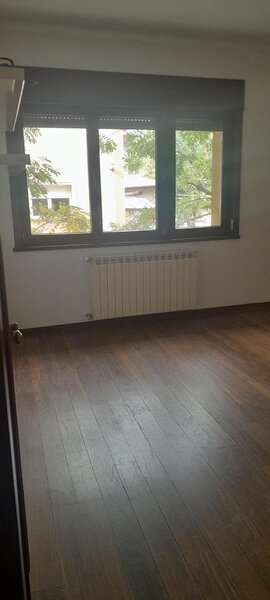 Piata Muncii- Decebal, vila 400mp,12 camere, curte 200mp