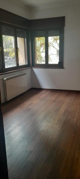 Piata Muncii- Decebal, vila 400mp,12 camere, curte 200mp