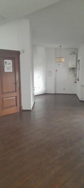 Piata Muncii- Decebal, vila 400mp,12 camere, curte 200mp