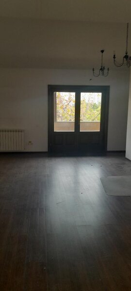 Piata Muncii- Decebal, vila 400mp,12 camere, curte 200mp